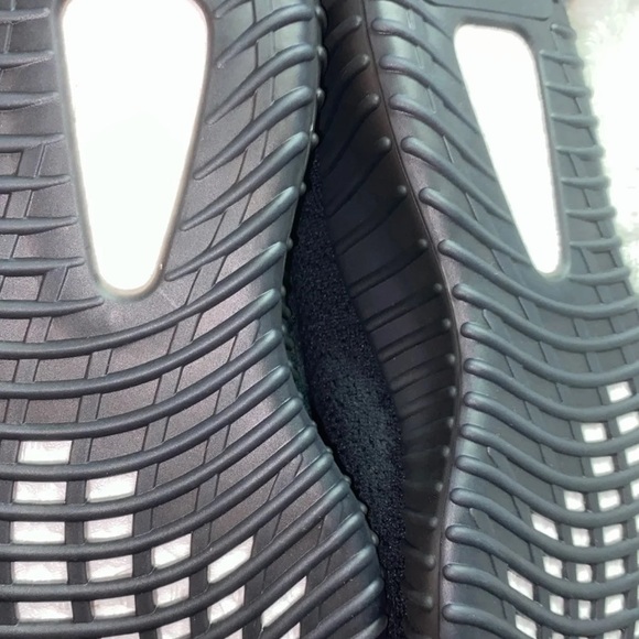 yeezy 350v2 bred - Picture 2 of 4